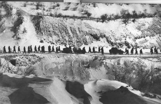 Travel to hamhŭng, Korea, North